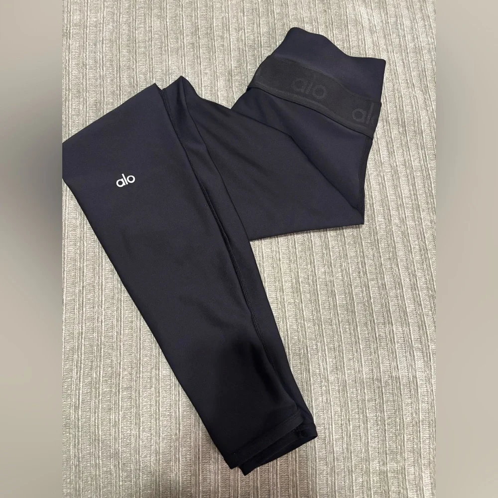 ALO Yoga Classic Airlift Logo Black Leggings - Picture 3 of 8